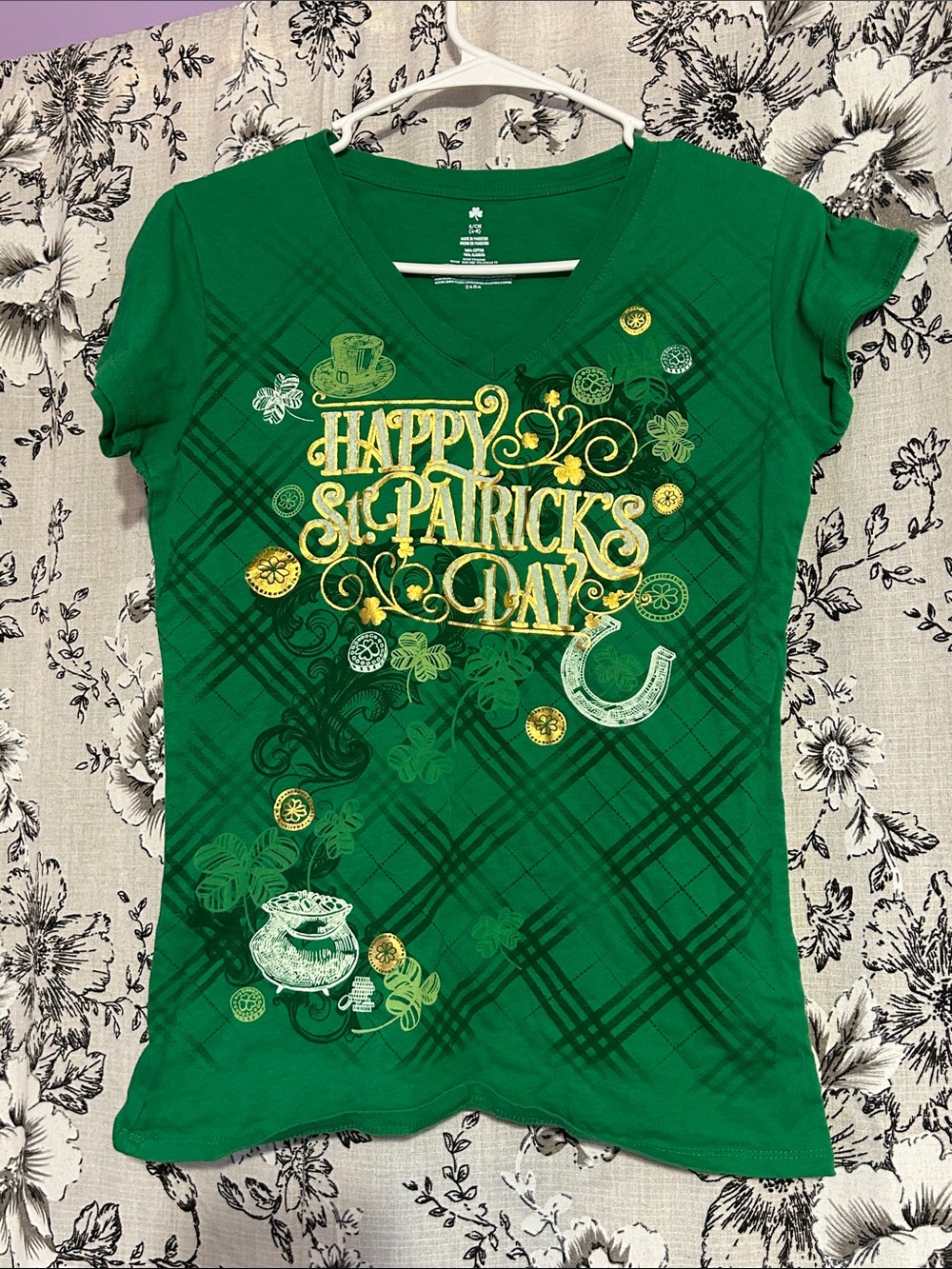 Old Navy Green St. Patrick's Day Graphic Tee with Gold and White Accents